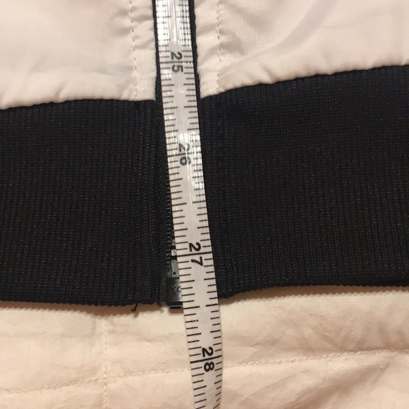 Fabletics lightweight jacket XL - Picture 9 of 9